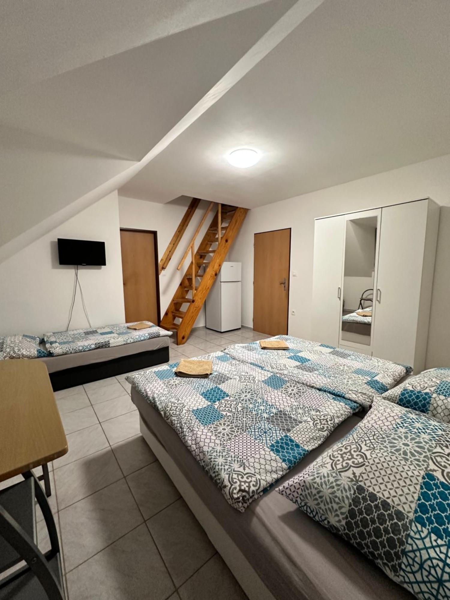 Penzion Pod Sklepy Apartment Novy Prerov Bagian luar foto