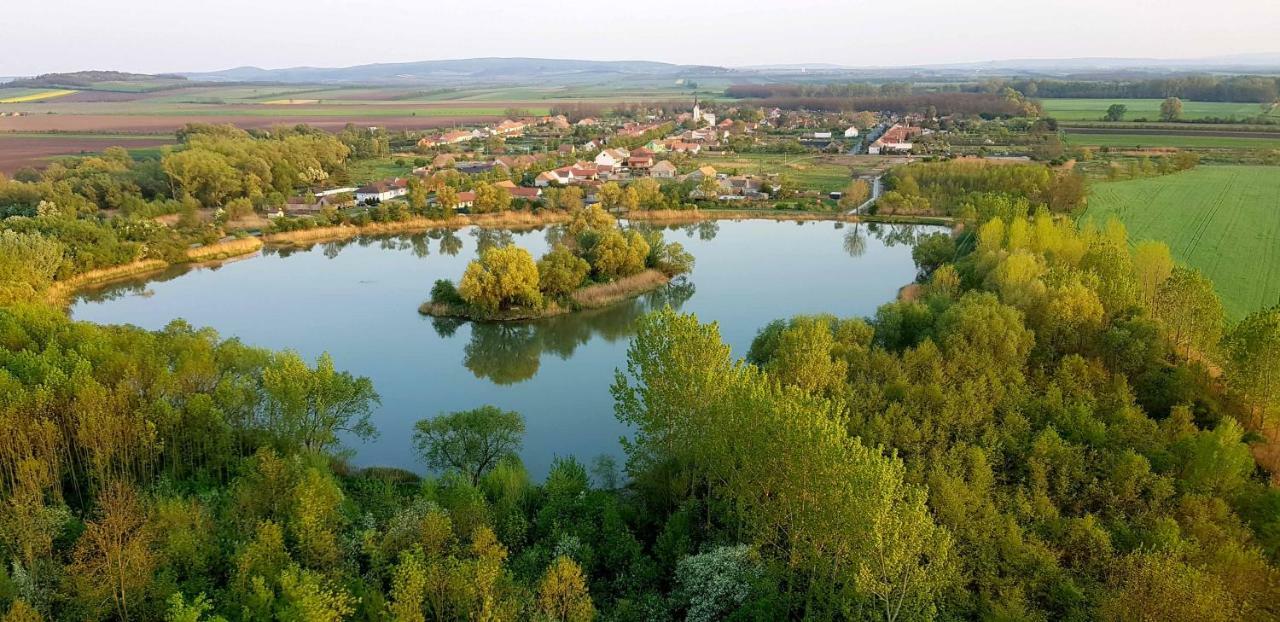 Penzion Pod Sklepy Apartment Novy Prerov Bagian luar foto