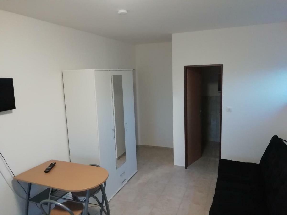 Penzion Pod Sklepy Apartment Novy Prerov Bagian luar foto